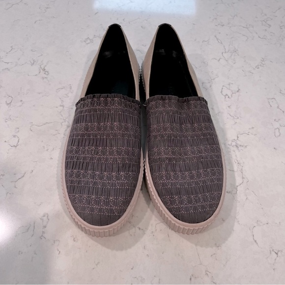 LORI GOLDSTEIN Collection Sabrine Smocked Slip on Sneaker. Size 10 - Picture 1 of 13